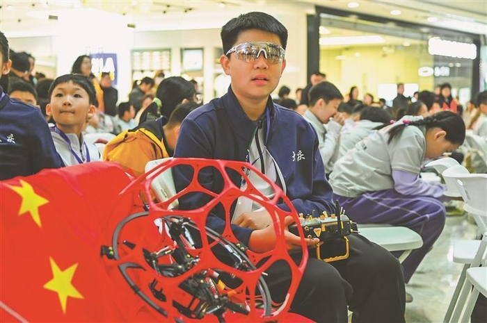 开云体育app下载-无人机足球“技耀冰城”|黑龙江日报|足球联赛|选手|科技|赛场_新浪体育_新浪新闻